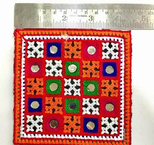 Cintas bordadas de temática India multicolor con trabajo de espejo ideal para ropa y textiles para el hogar ideal para usar como adornos - Product Image 5