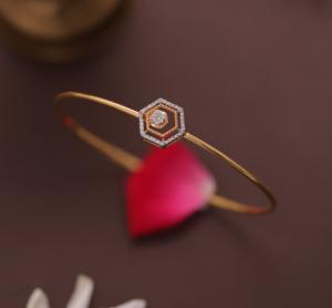 Bracelet en or fin 14KT Kada Premium B2B Sourcing Bracelet en diamant artisanal distinctif avec canaux de distribution supérieurs - Product Image 1