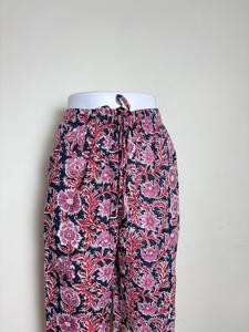 Pantalones de pijama de algodón con estampado floral para mujer azul marino y rosa - Product Image 2