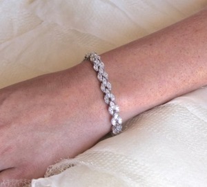 Pulsera personalizada de perlas de moissanita y acero inoxidable Hermosa forma de marquesa Regalo perfecto para ella - Product Image 2