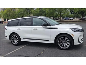 2024 Ultra-Luxury 7-Seater Mid-Size SUV R18 Tires Fabric Panoramic Sunroof Executive Comfort Advanced <b>Safety</b> Dynamic Performance - Product Image 4