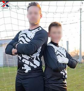 Ensemble d'uniformes de football à col en V en tissu anti-humidité, personnalisable, à manches courtes, antibactérien, séchage rapide, faible MOQ - Product Image 3