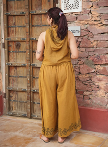 Ensemble bohème en coton biologique haut dos nu à imprimé moutarde et pyjama évasé à longueur de cheville tenue décontractée 2 pièces de couleur moutarde - Product Image 4