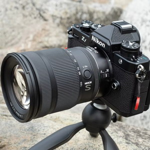 Cámara sin Espejo Zf de Alta Calidad con Kit de Lente de 24-120 mm f/4, 100% Original de Fábrica Sellada con 1 Año de Garantía - Product Image 1