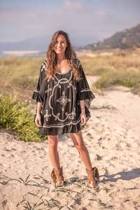 Hauts à épaules dénudées les plus tendance pour la plage Poncho à manches longues à volants pour femmes Boho brodé Tunique Tops - Product Image 2
