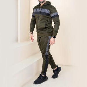 Conjunto Deportivo para Hombre en Color Verde Oliva con Rayas en Gris y Negro, Diseño Moderno, Corte Regular, Hecho de Algodón - Product Image 1