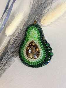 Broches con cuentas Broche de diseñador hecho a mano. Accesorios de alta calidad. Broche de diseño único. El mejor regalo para baby shower. - Product Image 3