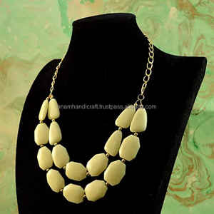 Lujoso collar de cuentas de resina de alto pulido personalizado para mujer hecho a mano en la India hermoso accesorio de moda - Product Image 2