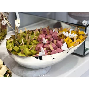 Bol de service de table pour hôtel moderne Plateau de chocolat en métal doré de la plus haute qualité Porte-desserts pour mariages ou occasions spéciales - Product Image 4