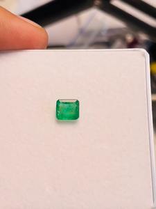 แซมเบียมรกตธรรมชาติที่มา0.94 CTS มรกตตัดคุณภาพดีด้วยความมันวาว AAA สีเขียวสวยและการขัดและการทำที่สมบูรณ์แบบ - Product Image 6