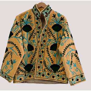 Veste bohème indienne faite à la main en tissu de velours Suzani, broderie colorée, manches longues, mode ethnique d'hiver personnalisable - Product Image 2