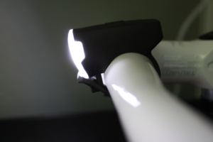 Luz delantera de bicicleta/lámpara de bicicleta de silicona USB ANSI 150LM LED blanco USB recargable/bicicleta/lámpara de bicicleta/indicador de batería baja SFL477 - Product Image 4