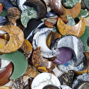 Piedra preciosa curativa Natural de 30mm, piedra de cristal en forma de Luna, cristal Reiki, luna creciente para regalos - Product Image 3