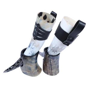 Grand accessoire de barre rustique de style viking poli fait à la main avec corne à boire durable au design animal - Product Image 4