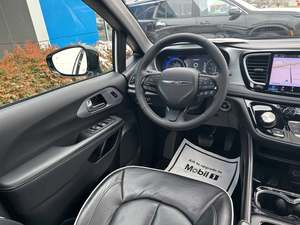 Impresionante Pacifica Limited FWD 2024 Blanca, Volante a la Izquierda, Usada, Asientos de Tercera Fila, Techo Corredizo, Arranque Remoto, Asientos de Cuero - Product Image 5