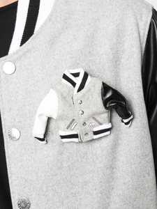 เสื้อแจ็คเก็ตเบสบอลแบบมีฮู้ดสำหรับผู้ชายไซส์ใหญ่ ขายส่ง กันน้ำ กันลม ระบายอากาศได้ดี ผ้าแคนวาส สกรีนโลโก้ได้ ใส่ได้ในฤดูหนาว สไตล์ลำลอง - Product Image 6