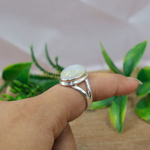 Anillo de Piedra Lunar Azul de Primera Calidad, Anillo de Plata de Ley 925, Anillo de Diseño Hecho a Mano, Anillo de Piedras Preciosas, Joyería de Piedra Lunar - Product Image 2