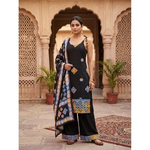 Conjunto de Kurta y Palazzo de Algodón Negro con Bordado para Mujer, Marca Rama's Gorgeous, con Dupatta y Mangas Cortas, Diseño Tradicional, Secado Rápido, para Verano - Product Image 1