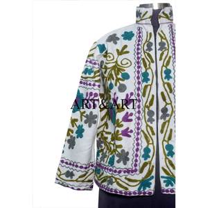 Chaqueta Acolchada Corta de Invierno para Mujer, Elegante, Transpirable y Ecológica, Bordada con Diseño Suzani Indio, de Secado Rápido, 100% Algodón - Product Image 2