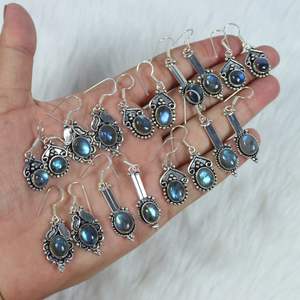 Pendientes colgantes de labradorita chapados en plata de estilo bohemio de diseñador, regalo de boda para novia o esposa - Product Image 4