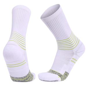 Calcetines lisos sólidos personalizados de alta calidad para hombres 100% algodón caliente transpirable suave y cálido calcetines de hombre de longitud media elásticos de moda - Product Image 3