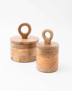 Juego de 2 cuencos de azúcar de madera de teca clásicos de diferentes tamaños hechos a mano para hierbas decorativas de cocina de forma redonda - Product Image 1