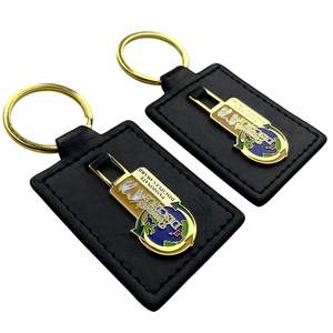 Porte-clés en cuir personnalisé avec emblème en métal - Product Image 6