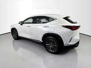 Lexus NX 250 Premium SUV 8 vitesses à traction avant d'occasion 2025 - Product Image 5