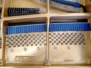 Piano de cola Kawai KG3C en excelentes condiciones, entrega rápida, acabado elegante original, teclas suaves, de segunda mano, 88 teclas - Product Image 4