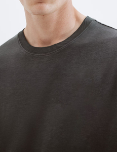 เสื้อยืดทรงหลวมไซส์ใหญ่พิเศษสำหรับผู้ชายเสื้อครอปไซส์ใหญ่พิเศษปักโลโก้ตามสั่งสไตล์สตรีทแวร์ - Product Image 3