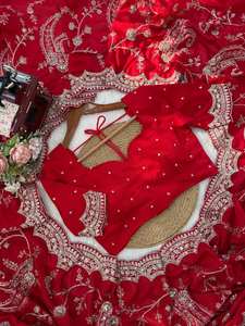 Tennecy Roter Vichitra-Seiden-Sari, fertig zum Tragen, Gujarat-Stil, mit Pailletten-Stickerei, Cutwork-Bordüre, schnelltrocknend, dehnbar, knitterfrei - Product Image 5