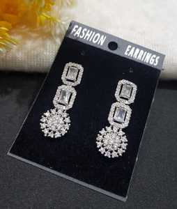 Nuevo pendiente de diamante americano brillante para boda, estilo étnico de moda para ropa informal y de oficina, hecho a mano en la India - Product Image 3
