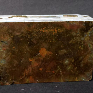 Boîte à bijoux en nacre avec des détails uniques, parfaite pour les marchés de gros - Product Image 1