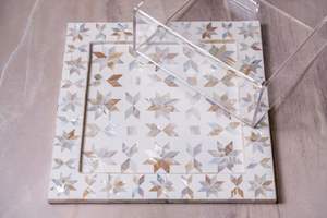 Plateau de service en bois de haute qualité avec incrustation de nacre pour le Ramadan, sûr pour les plats et les assiettes de l'Aïd - Product Image 3