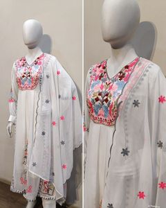 Vestido de oficina Georgette bohemio informal con cuello en V bordado hasta la rodilla Kurti lavable venta de exportación a granel - Product Image 6