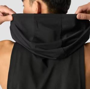 Camiseta sin mangas con capucha atlética para hombre fabricada: ligera y transpirable, ideal para gimnasio y entrenamientos al aire libre - Product Image 5