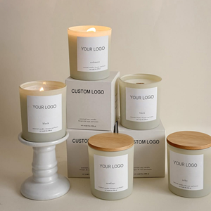 Candela Profumata Artigianale LANJO con Logo Personalizzato e Coperchio, Olio Vegetale Naturale, Forte Profumo, Cera di Soia, Confezione Regalo Natalizia - Aromaterapia - Product Image 1