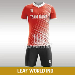 Ensemble d'uniformes de football pour hommes au design personnalisé 2024 Maillot de football pour jeunes avec logo de club Vêtements de sport d'équipe - Product Image 2