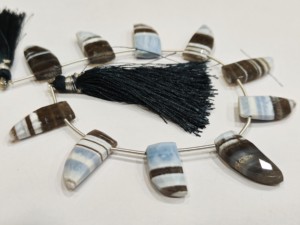 Perles en forme de couteau en opale boulder naturelle Briolette 10x21mm vendues par brin de 8 pouces de long - Product Image 3