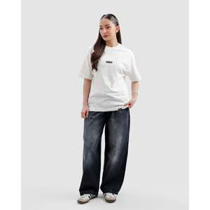 Camiseta Blanca Esencial de Manga Corta para Hombre, Corte Ajustado, 100% Algodón Jersey, Transpirable, Estampada, 220 GSM - Product Image 5