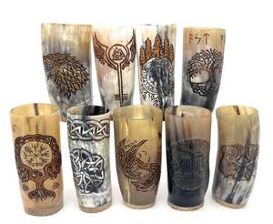 Navire à boire en corne d'animal artisanal rustique traditionnel tasse en verre en corne rustique pour les fêtes - Product Image 1