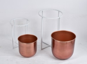 Ensemble de jardinières de style ferme en fer plaqué or rose, 2 supports blancs avec revêtement en poudre - Utilisation en jardin, durable, écologique, vente en gros, pour la maison - Product Image 5