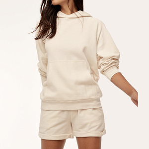 Ensemble court à capuche pour femmes à la mode Ensemble deux pièces décontracté Survêtement d'été OEM Activewear avec taille personnalisée et logo OEM - Product Image 1