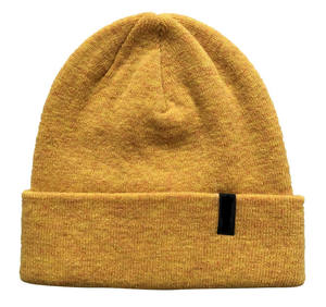 Gorro de punto ultra suave, material cálido y ligero, perfecto para viajes modernos, moda de invierno y comodidad diaria - Product Image 3