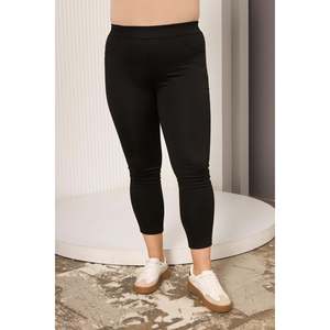 Leggings noirs grande taille RMG avec bordure en simili cuir pour femmes - Collants confortables pour l'hiver - Product Image 3