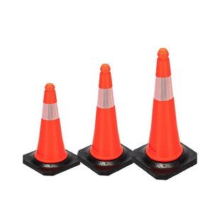Cono de seguridad vial con base de goma y PE reflectante Anti-UV naranja + negro para uso en carreteras y advertencia de tráfico - Product Image 1