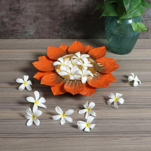 Bol magique traditionnel Urli pour décoration de maison moderne Bougies flottantes en métal et beauté florale - Product Image 1