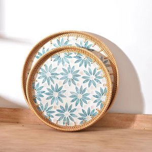 Plateau de service fait à la main en forme de fleur, plateau de service en rotin de haute qualité avec incrustation de nacre pour le stockage des fruits - Product Image 2