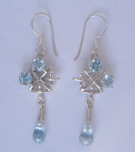 Pendientes de Topacio Azul Cielo Natural para Mujer Shah Gems, Plata de Ley 925 con Patrón de Estrella, Chapados en Oro, con Granate y Oro Blanco - Product Image 1