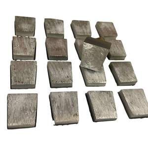Bloques Abrasivos Cuadrados de Diamante de Alta Resistencia, Caja de 16, para Preparación de Pisos de Concreto y Eliminación de Pintura Vieja/Epoxi - Product Image 1